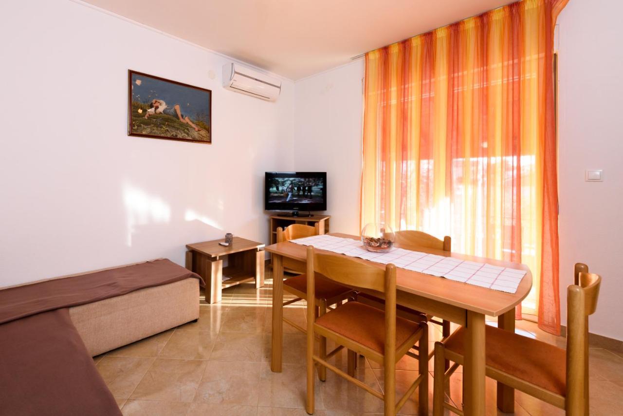 Apartmani Petra Trogir Zewnętrze zdjęcie